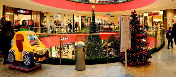 Рождественское оформление в магазине, архивное фото Рождественское оформление в магазине, архивное фото - Sputnik Lietuva
