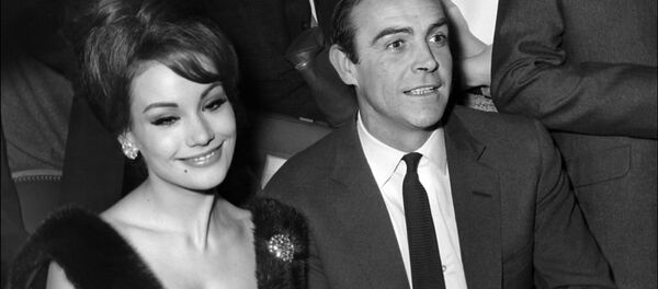 Актриса Клодин Оже Шоном Коннери, архивное фото Актриса Клодин Оже Шоном Коннери, архивное фото - Sputnik Lietuva