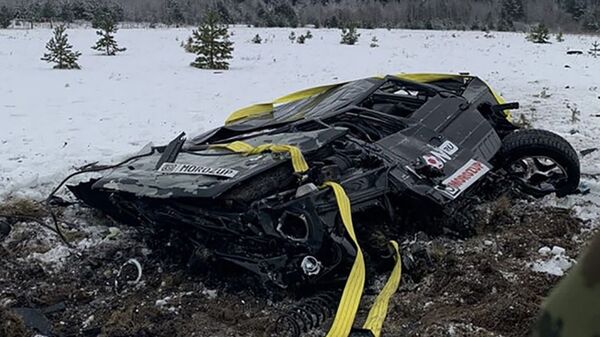 Rusijoje du maskviečiai iš sraigtasparnio išmetė Mercedes Gelandewagen Rusijoje du maskviečiai iš sraigtasparnio išmetė Mercedes Gelandewagen - Sputnik Lietuva