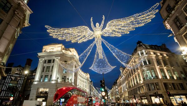 Рождественские украшения на Риджент-стрит в Лондоне - Sputnik Литва
