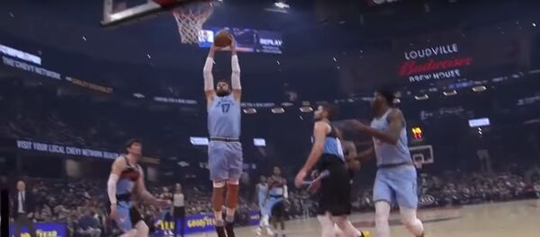 Пятнадцатый дабл-дабл Йонаса Валанчюнаса  - Sputnik Литва