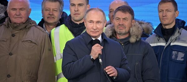 Президент РФ Владимир Путин на открытии железнодорожного движения по Крымскому мосту, 23 декабря 2019 года - Sputnik Литва