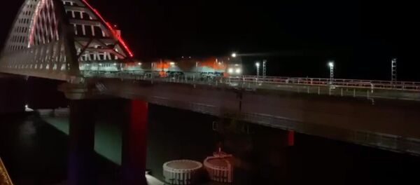 Первый проезд поезда по Крымскому мосту - Sputnik Литва