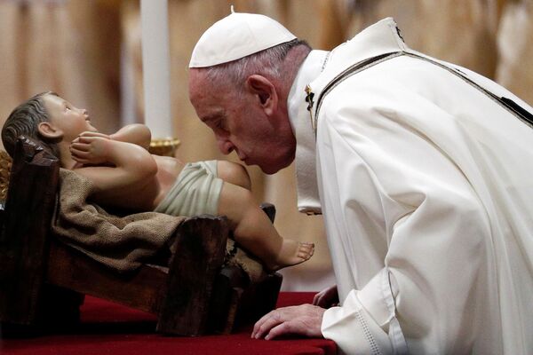 Папа Римский Франциск во время рождественской мессы в Ватикане  - Sputnik Lietuva