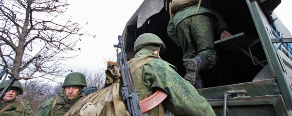Военнослужащие Народной милиции ДНР покидают свои позиции у села Петровского, архивное фото - Sputnik Lietuva