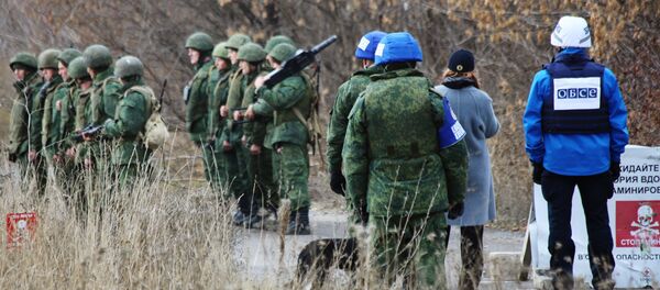 Разведение сил в Донбассе, архивное фото - Sputnik Литва