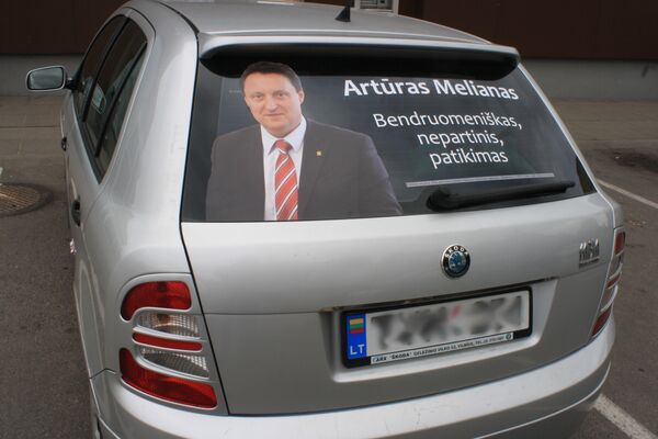 Самовыдвиженец экс-глава МВД Артурас Мелянас нахваливает себя как общительного, непартийного и надежного - Sputnik Литва