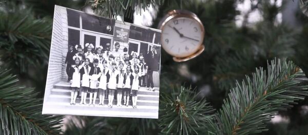 Впервые после чернобыльской аварии в Припяти установили новогоднюю елку - Sputnik Литва