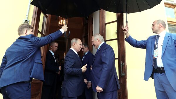 Президент РФ Владимир Путин и президент Белоруссии Александр Лукашенко, архивное фото - Sputnik Литва