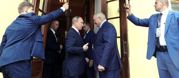 Президент РФ Владимир Путин и президент Белоруссии Александр Лукашенко, архивное фото - Sputnik Литва
