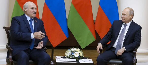 Президент РФ Владимир Путин и президент Белоруссии Александр Лукашенко, архивное фото Президент РФ Владимир Путин и президент Белоруссии Александр Лукашенко, архивное фото - Sputnik Lietuva