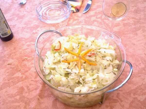 Šventinis stalas. Kokios salotos per Naujuosius ruošiamos skirtingose šalyse Šventinis stalas. Kokios salotos per Naujuosius ruošiamos skirtingose šalyse - Sputnik Lietuva