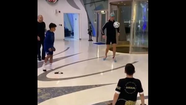 Ronaldo išpildė bekojo berniuko iš Kazachstano svajonę - Sputnik Lietuva