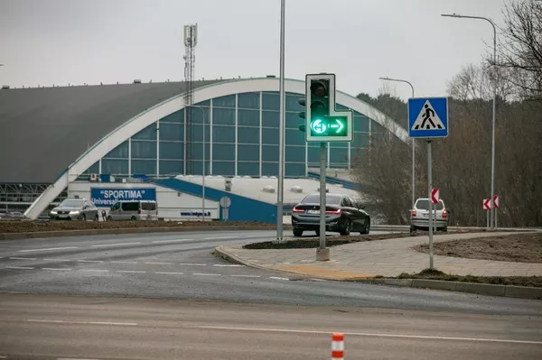Kaip keičiasi eismo organizavimas nebelikus lentelių su žaliomis rodyklėmis Kaip keičiasi eismo organizavimas nebelikus lentelių su žaliomis rodyklėmis - Sputnik Lietuva