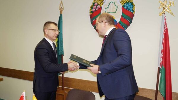 Baltarusija ir Lietuva pasirašė susitarimą dėl tarptautinio pasienio kontrolės punkto Vidzy sukūrimo - Sputnik Lietuva
