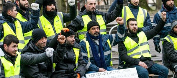 Бастующие турецкие рабочие в Каунасе - Sputnik Литва