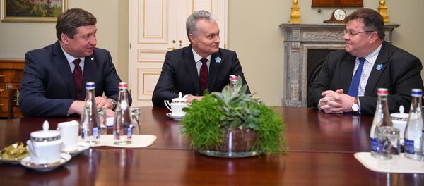 Президент Литвы Гитанас Науседа встретился с министром иностранных дел Линасом Линкявичюсом и министром обороны Раймундасом Кароблисом, архивное фото - Sputnik Литва