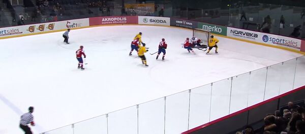 Литовские хоккеисты едва не растеряли преимущество в матче с сербами Литовские хоккеисты едва не растеряли преимущество в матче с сербами - Sputnik Литва