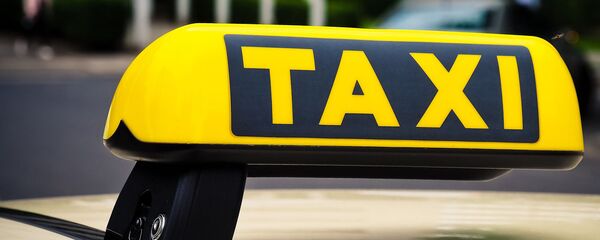 Знак такси на автомобиле, архивное фото - Sputnik Литва