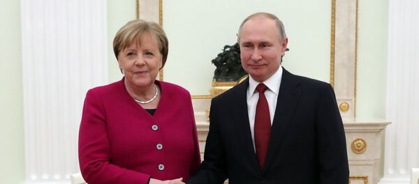 Rusijos prezidentas Vladimiras Putinas ir Vokietijos kanclerė Angela Merkel Rusijos prezidentas Vladimiras Putinas ir Vokietijos kanclerė Angela Merkel - Sputnik Lietuva