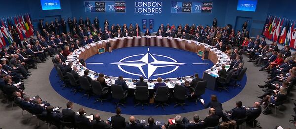 JAV ir Irano konfliktas: kaip Vašingtonas bando išlaikyti įtaką Artimuosiuose Rytuose JAV ir Irano konfliktas: kaip Vašingtonas bando išlaikyti įtaką Artimuosiuose Rytuose - Sputnik Lietuva