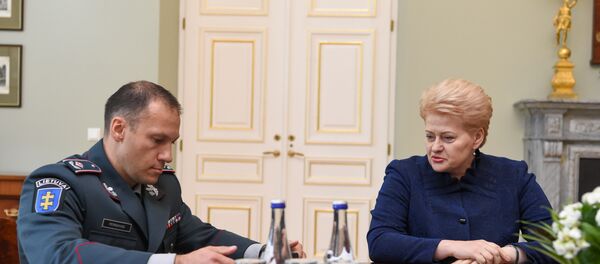 Генеральный комиссар Линас Пернавас и Даля Грибаускайте Генеральный комиссар Линас Пернавас и Даля Грибаускайте - Sputnik Lietuva