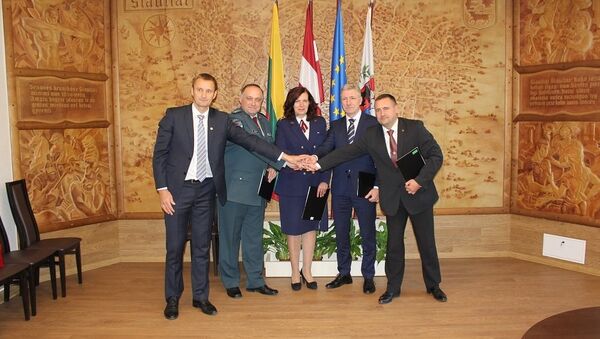 Полицейские и пограничники Литвы и Латвии подписали договор о совместном патрулировании - Sputnik Литва