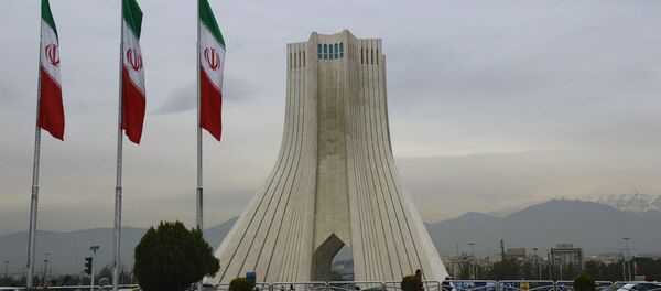 Башня Азади, построенная на одноименной площади в Тегеране, архивное фото Башня Азади, построенная на одноименной площади в Тегеране, архивное фото - Sputnik Lietuva