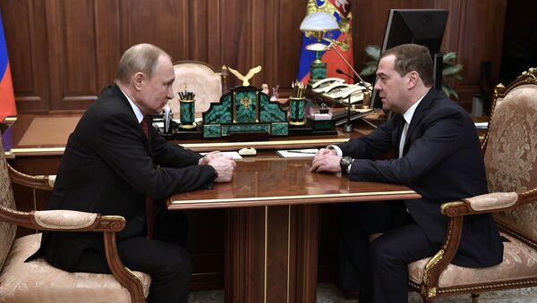 Президент РФ Владимир Путин и председатель правительства РФ Дмитрий Медведев во время встречи, 15 января 2020 года - Sputnik Литва