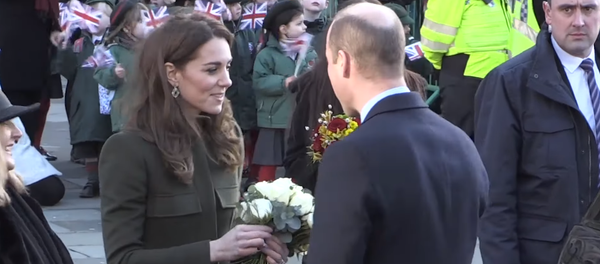 Появилось видео первого выхода принца Уильяма и Кейт Миддлтон после Megxit - Sputnik Литва