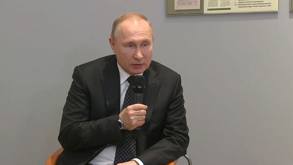 Putinas pažadėjo užčiaupti burną tiems, kurie perrašo istoriją - Sputnik Lietuva