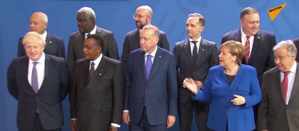 Где Путин? Макрон и Меркель смущены задержкой президента России Где Путин? Макрон и Меркель смущены задержкой президента России - Sputnik Lietuva