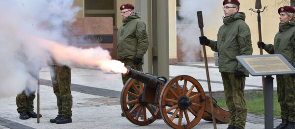 Протокольный выстрел из пушки, архивное фото - Sputnik Литва