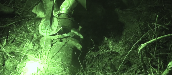 В Кедайняй сбрасывают отходы в речку - Sputnik Литва