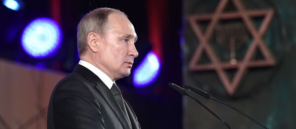 Президент РФ Владимир Путин выступает на церемонии открытия памятника жителям и защитникам блокадного Ленинграда Свеча памяти на территории парка Сакер в Иерусалиме, 23 января 2020 - Sputnik Литва