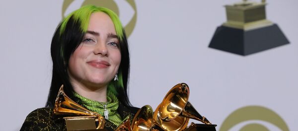 Билли Айлиш на 62-й церемонии вручения наград академии звукозаписи США Грэмми, 26 января 2020 года Билли Айлиш на 62-й церемонии вручения наград академии звукозаписи США Грэмми, 26 января 2020 года - Sputnik Lietuva