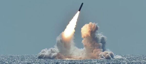Испытательный запуск ракеты Trident II D5 с подводной лодки Небраска у побережья Калифорнии, архивное фото Испытательный запуск ракеты Trident II D5 с подводной лодки Небраска у побережья Калифорнии, архивное фото - Sputnik Lietuva
