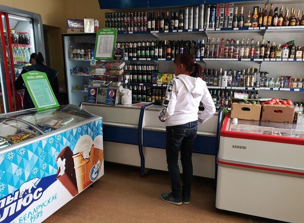 Muilas, lemputės, odekolonas Šipras. Ką lietuviai perka Baltarusijos parduotuvėse Muilas, lemputės, odekolonas Šipras. Ką lietuviai perka Baltarusijos parduotuvėse - Sputnik Lietuva