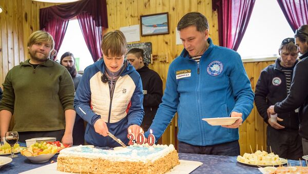 Президент Эстонии Керсти Кальюлайд посетила российскую полярную станцию в Антарктиде - Sputnik Литва