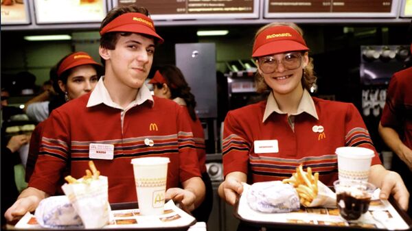 Meilės Amerikai viršūnė. Kaip sovietinis McDonalds tapo pokyčių simboliu Meilės Amerikai viršūnė. Kaip sovietinis McDonalds tapo pokyčių simboliu - Sputnik Lietuva
