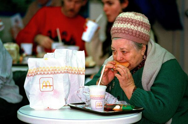 Meilės Amerikai viršūnė. Kaip sovietinis McDonalds tapo pokyčių simboliu Meilės Amerikai viršūnė. Kaip sovietinis McDonalds tapo pokyčių simboliu - Sputnik Lietuva