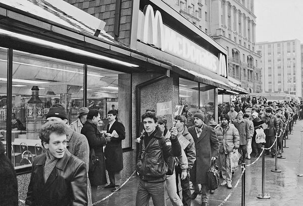 Meilės Amerikai viršūnė. Kaip sovietinis McDonalds tapo pokyčių simboliu Meilės Amerikai viršūnė. Kaip sovietinis McDonalds tapo pokyčių simboliu - Sputnik Lietuva
