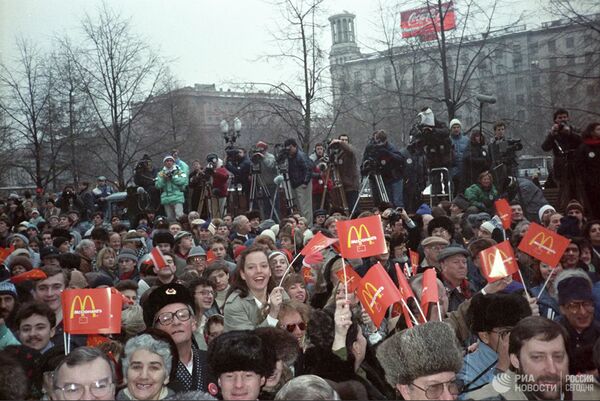 Meilės Amerikai viršūnė. Kaip sovietinis McDonalds tapo pokyčių simboliu Meilės Amerikai viršūnė. Kaip sovietinis McDonalds tapo pokyčių simboliu - Sputnik Lietuva