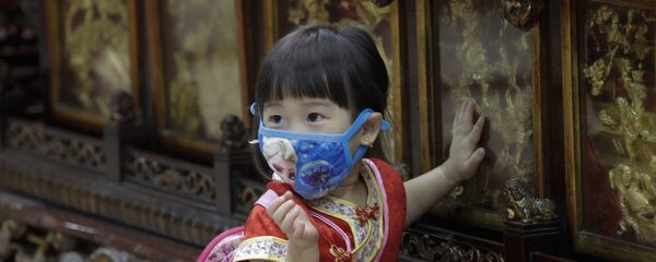 Mergaitė su kauke Mergaitė su kauke - Sputnik Lietuva