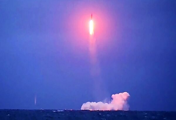 Пуск баллистической ракеты «Синева» с борта РПКСН «Верхотурье» - Sputnik Литва
