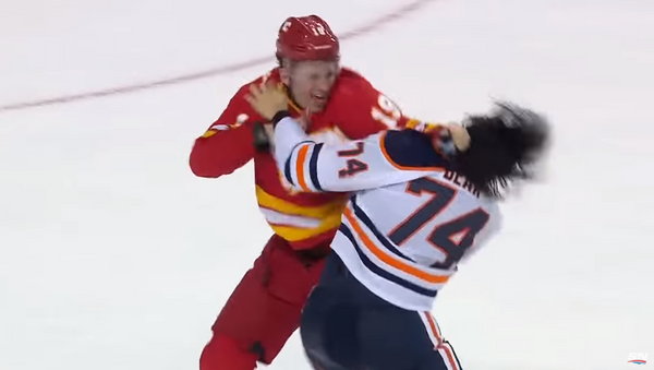 vartininkų muštynės NHL rungtynėse pateko į vaizdo įrašą - Sputnik Lietuva