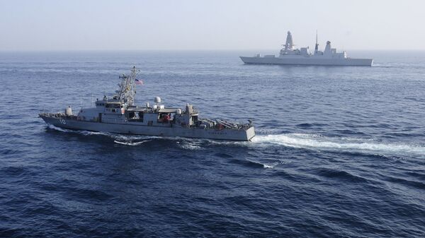 JAV karinės jūrų pajėgos lydi tanklaivį su SGD - Sputnik Lietuva