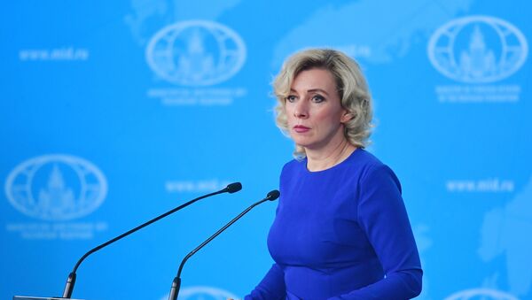 Официальный представитель Министерства иностранных дел России Мария Захарова во время брифинга в Москве - Sputnik Литва