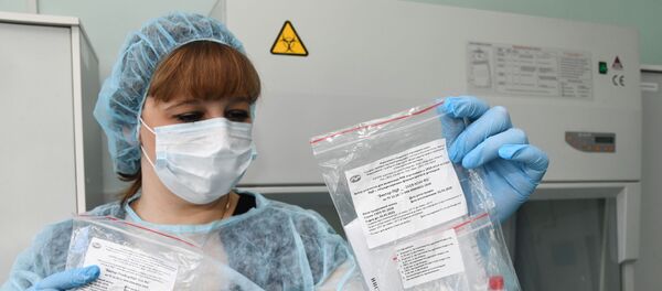 Сотрудница Центра гигиены и эпидемиологии - Sputnik Литва