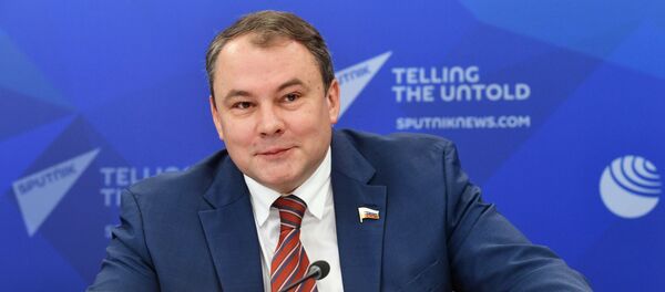 Заместитель председателя Государственной Думы РФ, руководитель делегации РФ в ПАСЕ, вице-спикер ПАСЕ Петр Толстой - Sputnik Литва